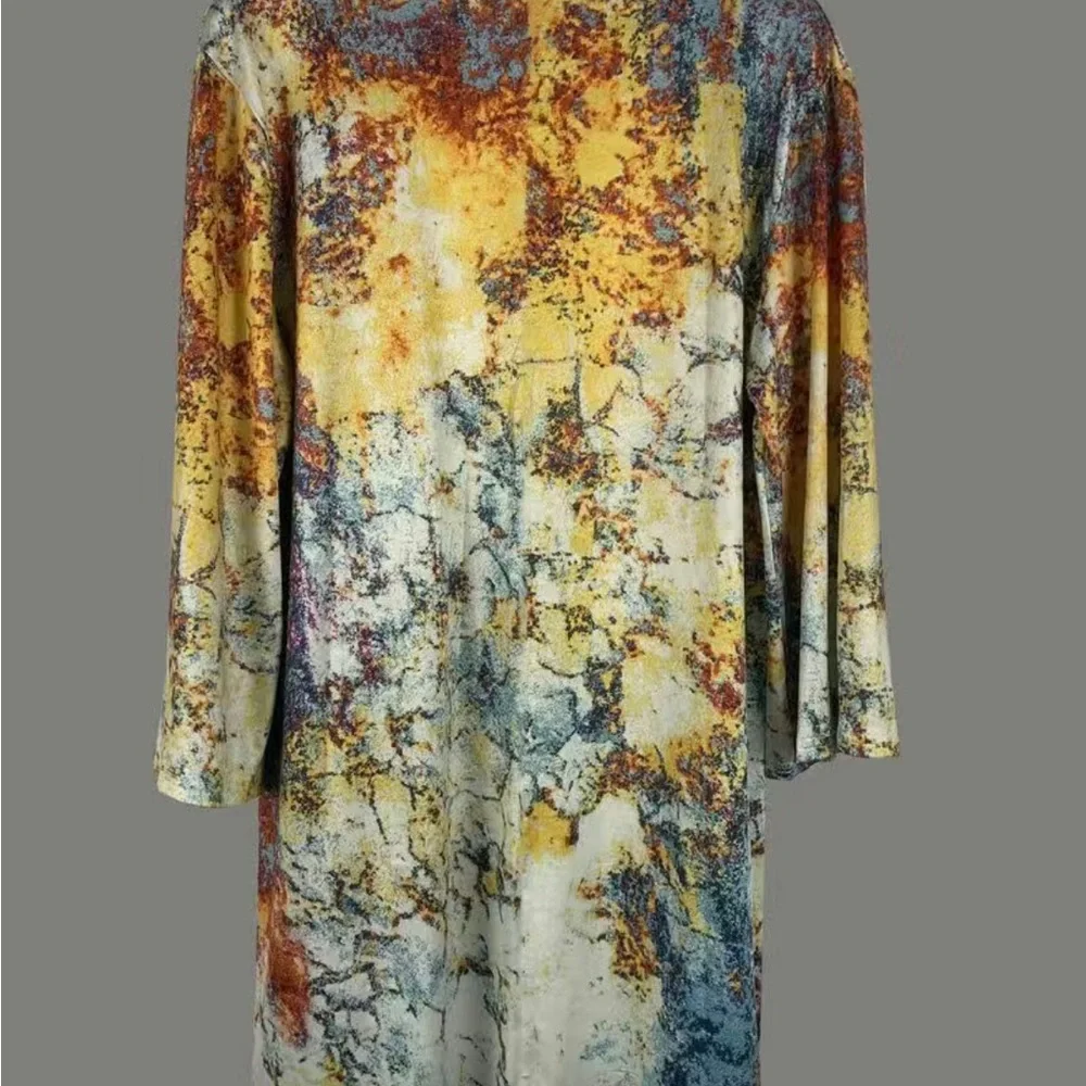 Marble print three quarter inch sleeve top